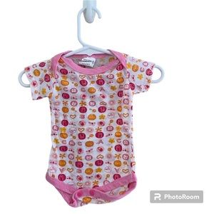 🔶MAX GREY: Baby girl size 0-6 months, NWOT patterned multicolor onesie🔶